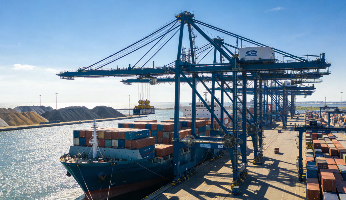 天下油阀霍尔木兹海峡：为何直接影响内贸集装箱海运本钱？？？