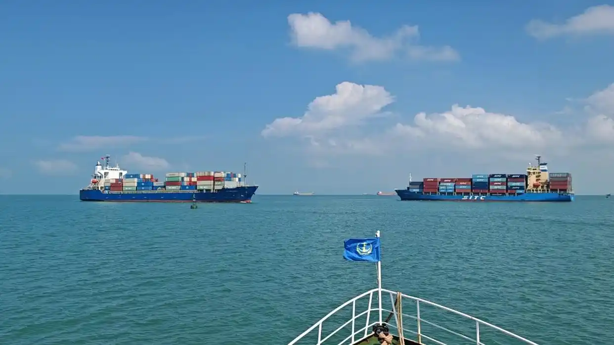 洋浦港实现万吨级船舶双向通航，，，货物周转效率显著提升