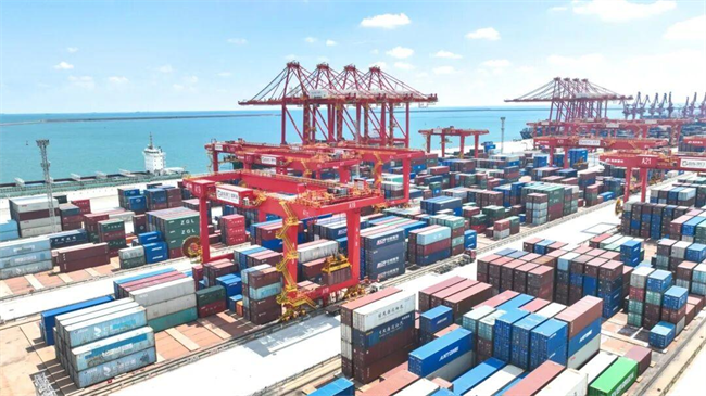 山东口岸日照港集装箱码头这波操作“箱”当硬核