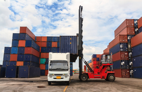 内贸物流中，，海运和陆运该怎么选？？？