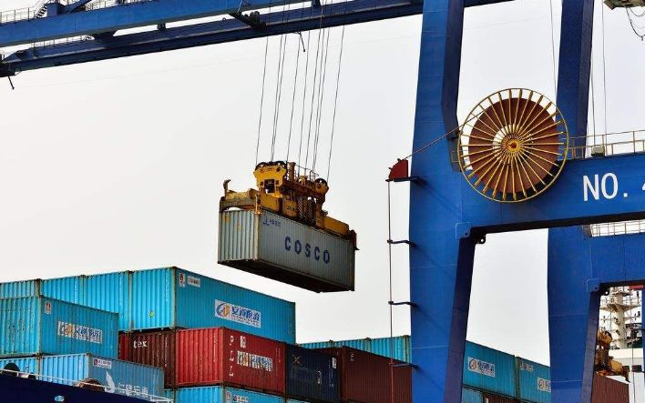 集装箱海运运价下跌，，船运公司船期大调解