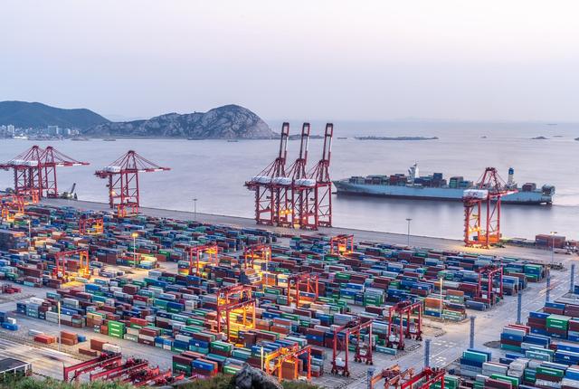 涨疯了！！集装箱海运价钱继续坚持高位