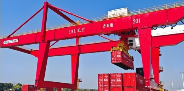 丹阳港，，，镇江最大的内河集装箱码头