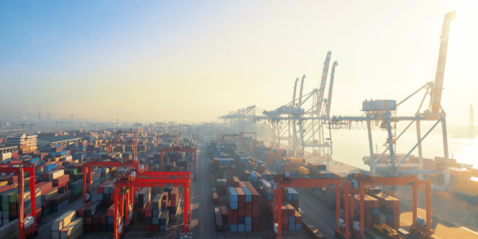 "稳外贸"多个口岸码头宣布重箱免费堆存，，，堆场近期也不得涨价