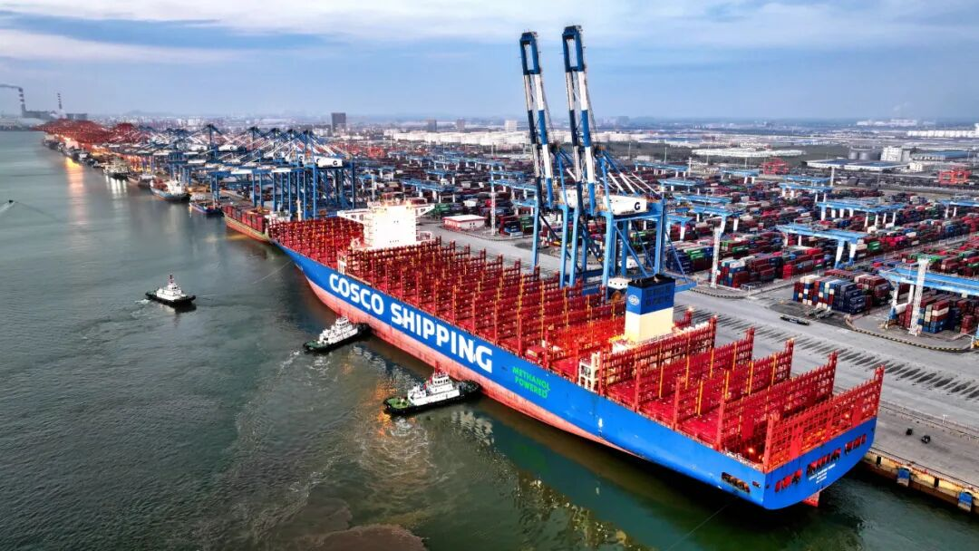 北部湾港乐成靠泊20万吨级巨轮，，，超大型船舶实现常态化通航！